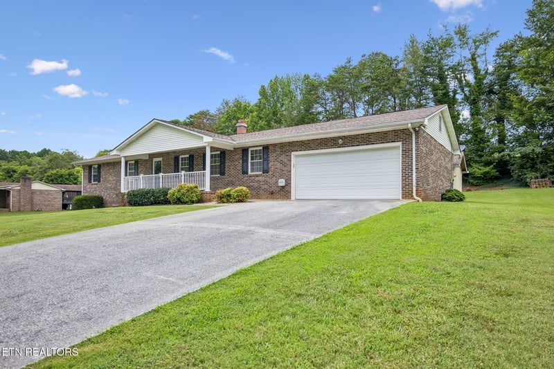 2117 S Belmont Dr, Maryville, TN 37804
