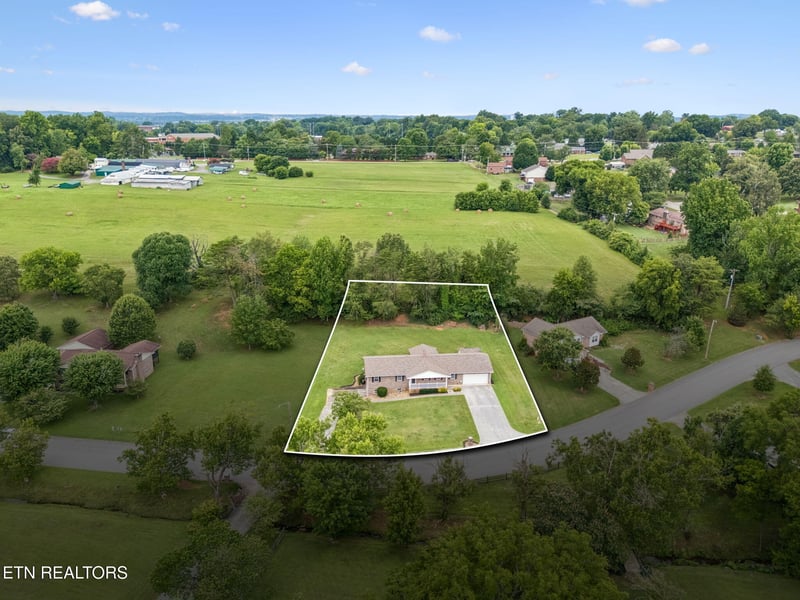 2117 S Belmont Dr, Maryville, TN 37804