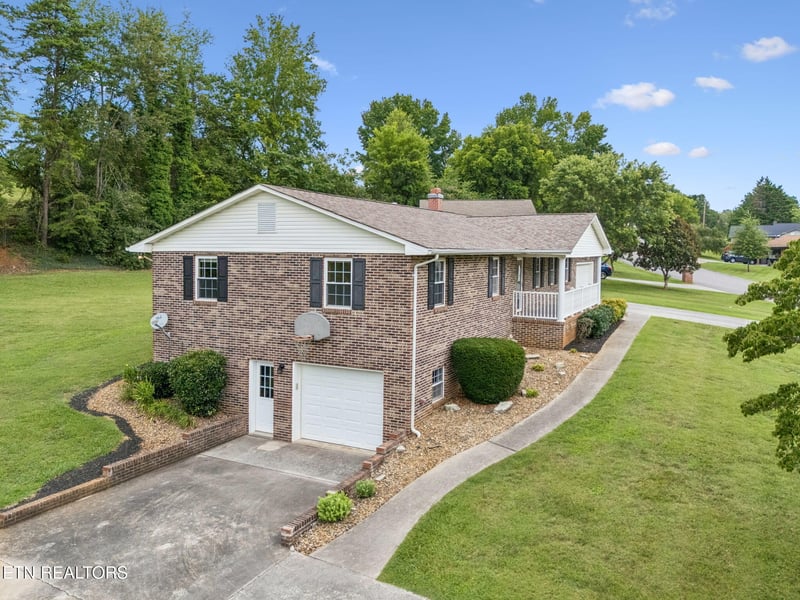 2117 S Belmont Dr, Maryville, TN 37804