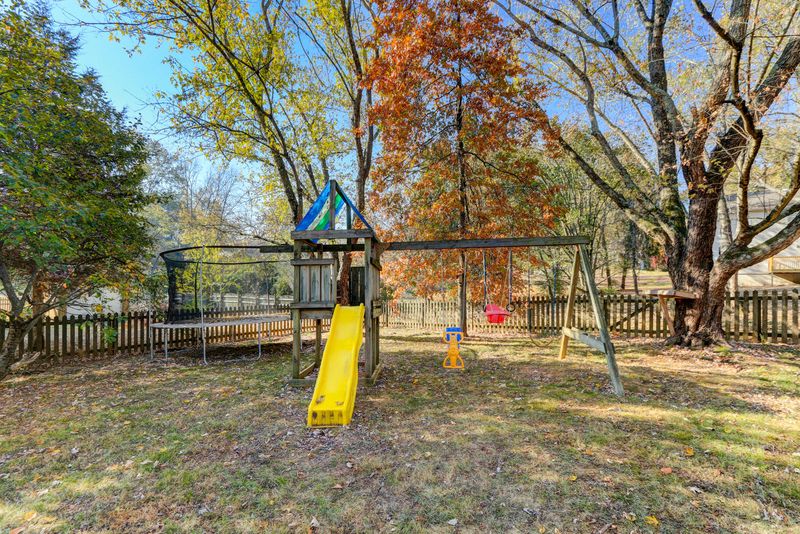 2118 Bishops Bridge Rd, Knoxville, TN 37922