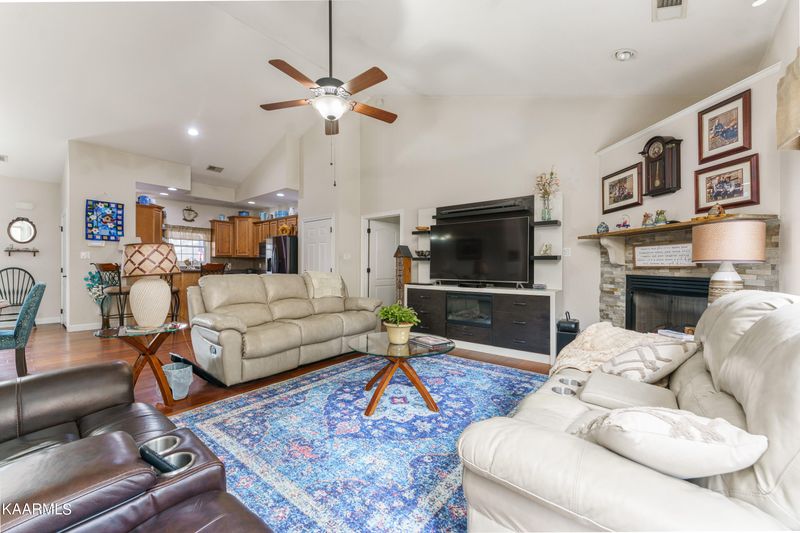 2118 Zion Dr, Sevierville, TN 37862