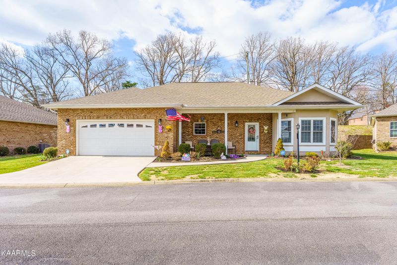 2118 Zion Dr, Sevierville, TN 37862