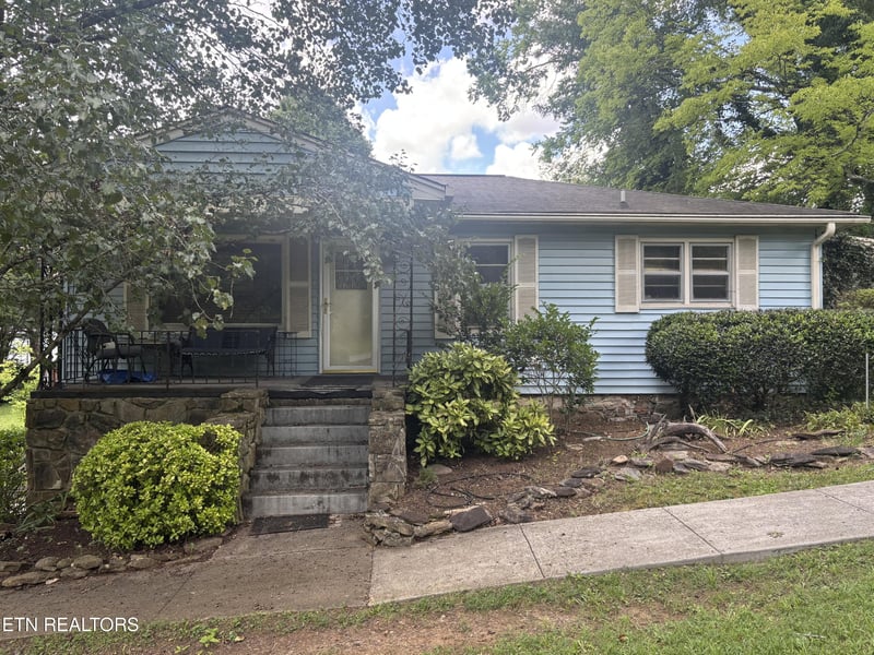 2119 Maple Dr, Knoxville, TN 37918