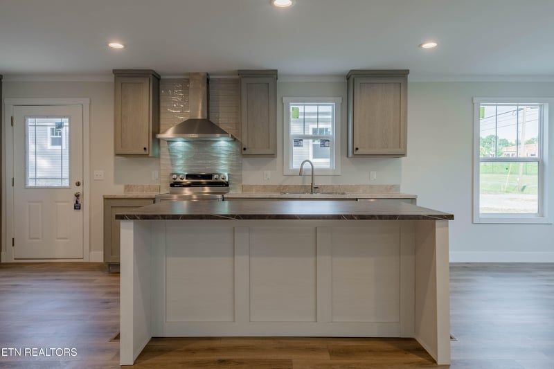 2119 Tipton Station Rd, Knoxville, TN 37920