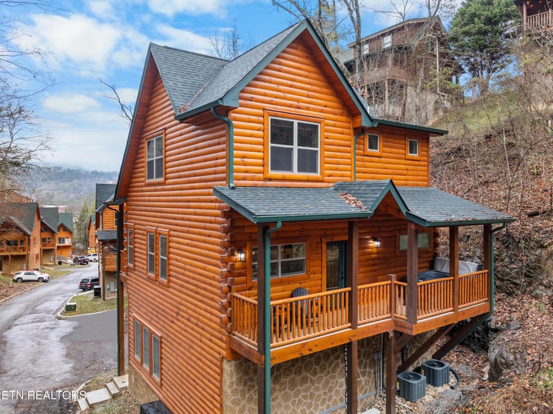 2119 Valley Creek Way, Pigeon Forge, TN 37862