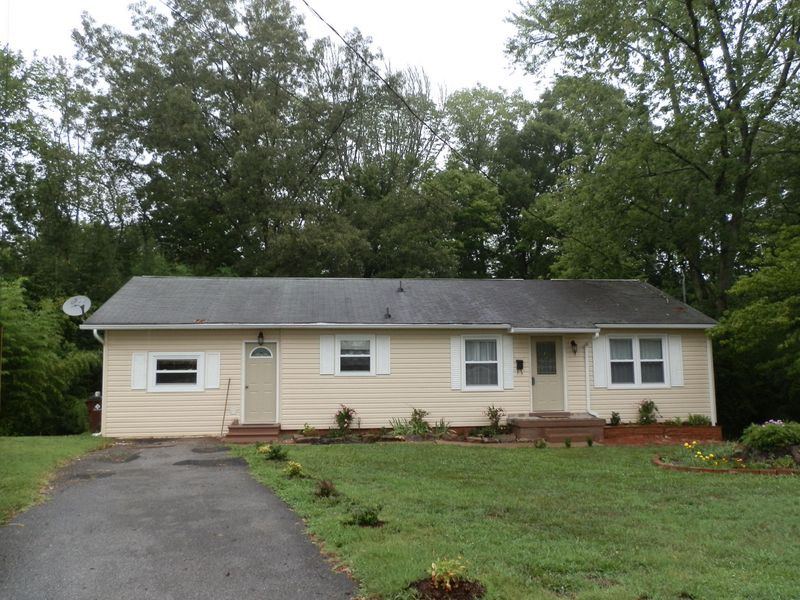 212 Bunker Ln, Oak Ridge, TN 37830