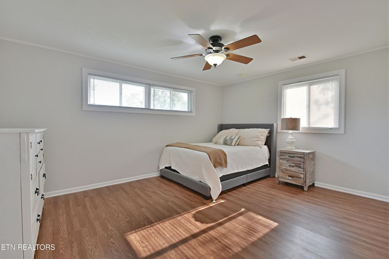 212 Byron Ln, Oak Ridge, TN 37830