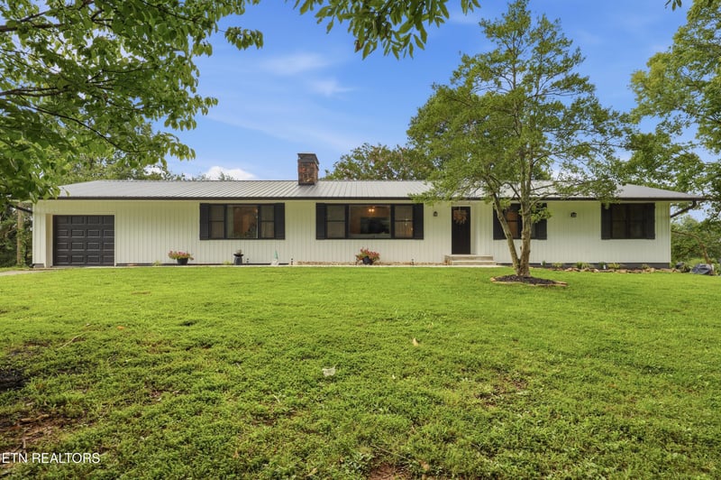 212 Copenhaver Rd, Lenoir City, TN 37771