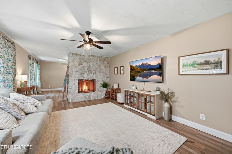 212 Copenhaver Rd, Lenoir City, TN 37771