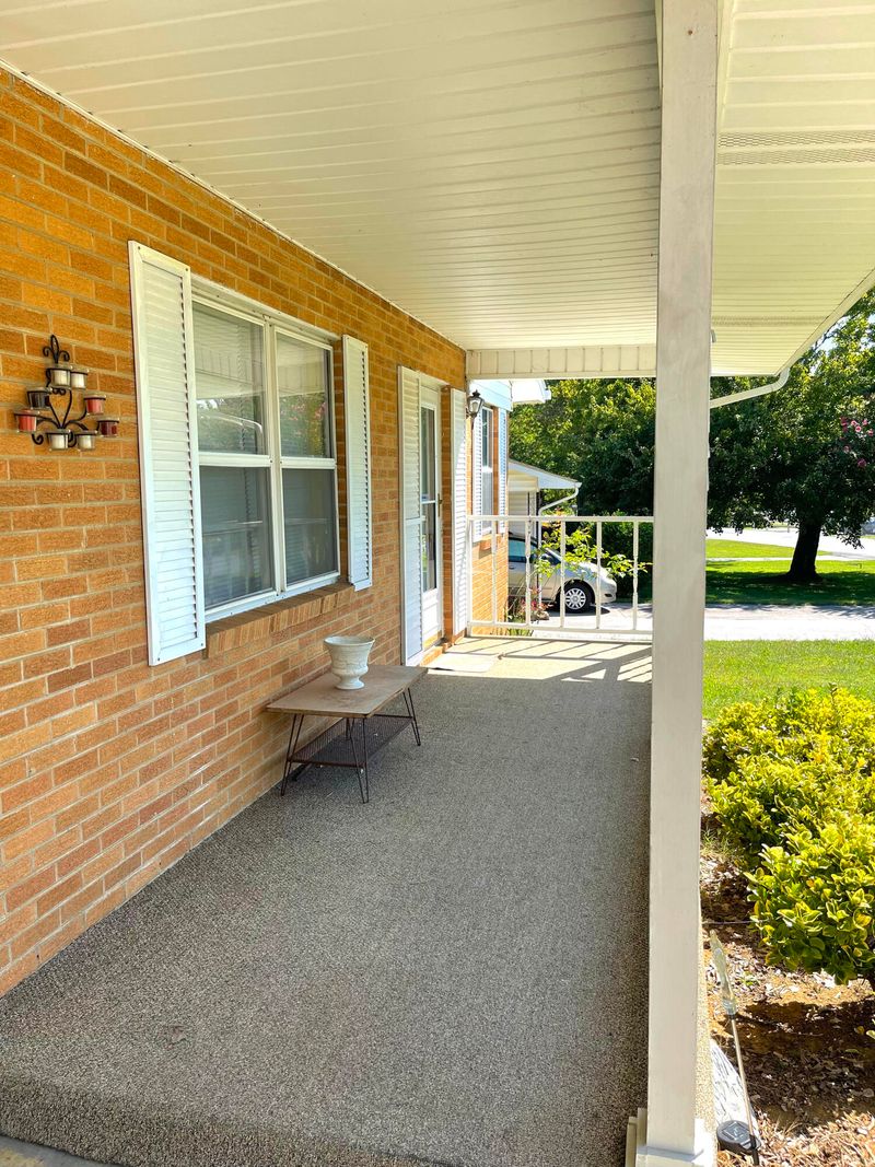 212 Defoe Cir, Maryville, TN 37804