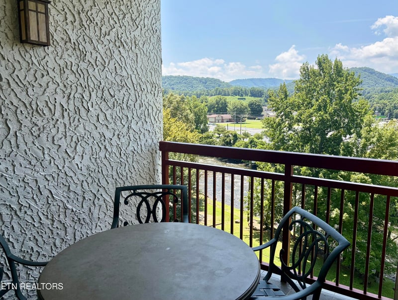 212 Dollywood Ln #444, Pigeon Forge, TN 37863