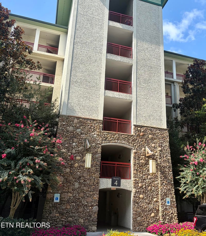 212 Dollywood Ln #445, Pigeon Forge, TN 37863