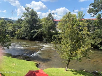 212 Dollywood Ln #445, Pigeon Forge, TN 37863