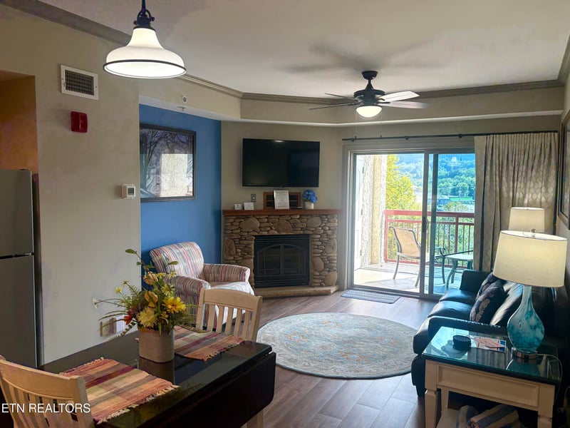 212 Dollywood Ln #445, Pigeon Forge, TN 37863