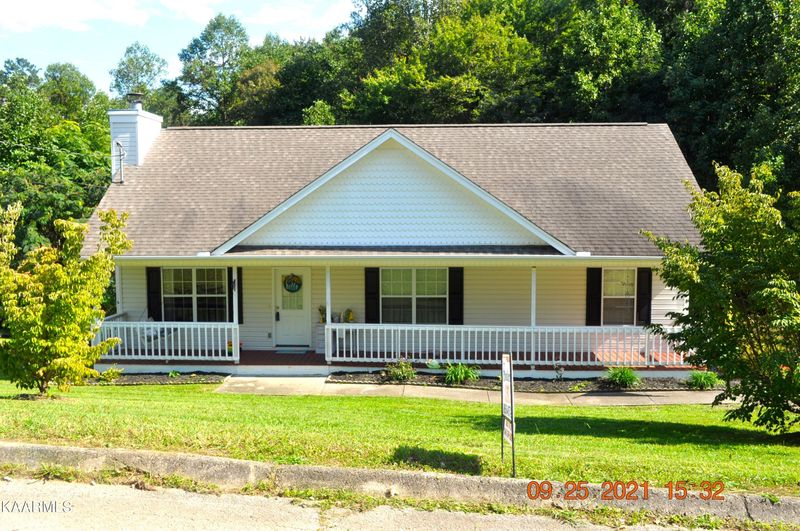 212 Gladwood Rd, Clinton, TN 37716