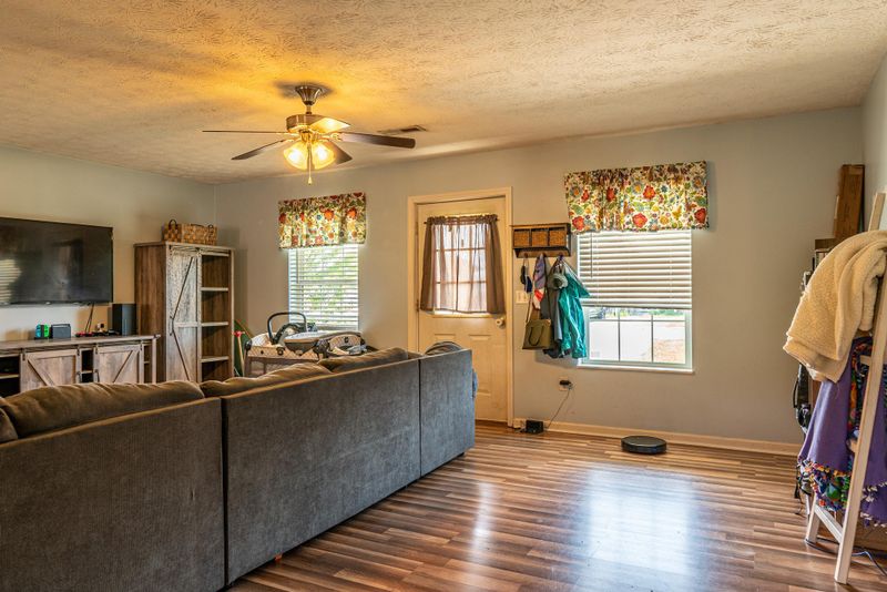 212 Gray Slate Cir, Sevierville, TN 37876