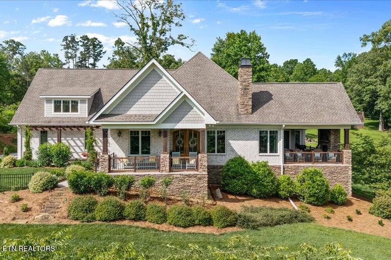 212 Lake Crest Dr, Lenoir City, TN 37772