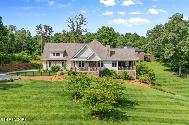 212 Lake Crest Dr, Lenoir City, TN 37772
