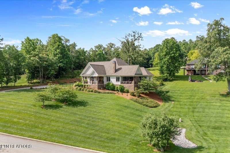 212 Lake Crest Dr, Lenoir City, TN 37772
