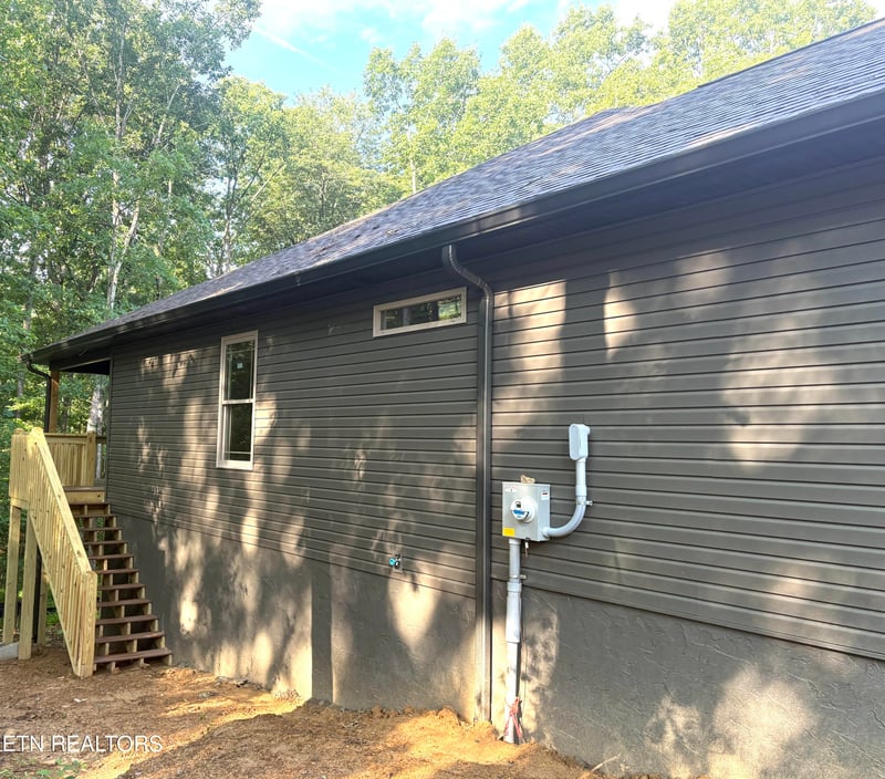 212 Lakeview Dr, Crossville, TN 38558