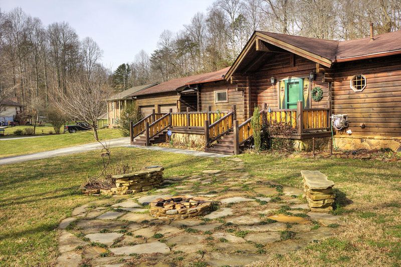 212 Lexington Ln, Clinton, TN 37716
