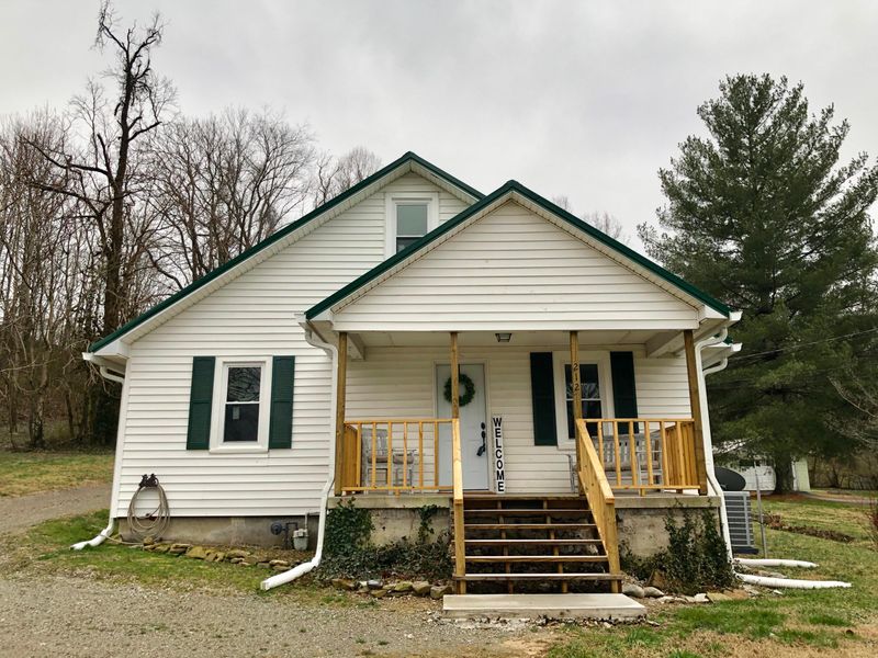 212 Liberty St, Jacksboro, TN 37757