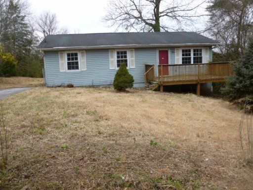 212 Nancy Ln, Clinton, TN 37716