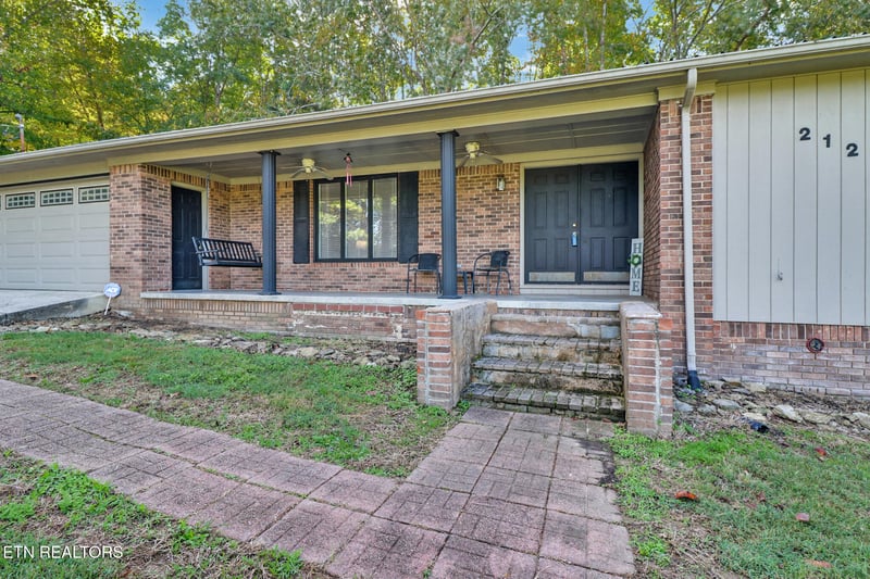 212 Old Clear Branch Ln, Rocky Top, TN 37769