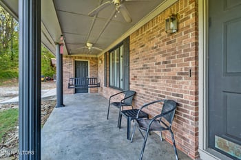212 Old Clear Branch Ln, Rocky Top, TN 37769
