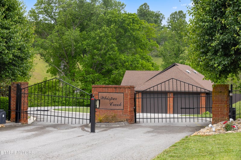 212 Poppy Hill Ln, Lafollette, TN 37766