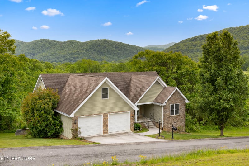 212 Poppy Hill Ln, Lafollette, TN 37766