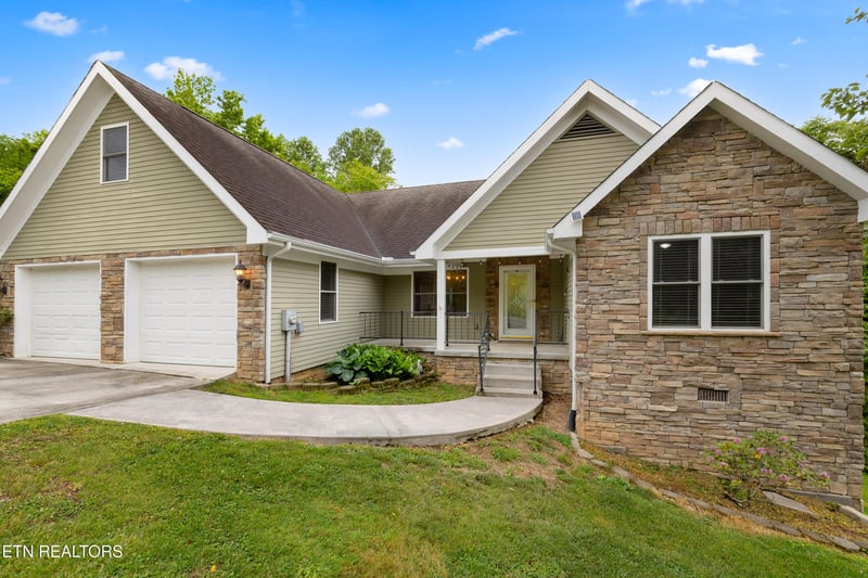212 Poppy Hill Ln, Lafollette, TN 37766