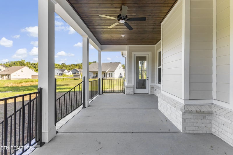 212 Poppy Pl, Lenoir City, TN 37772