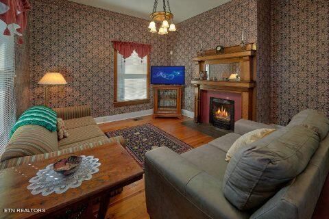 212 Prince St, Sevierville, TN 37862