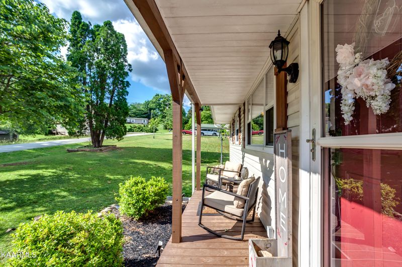 212 Reba Ave, Harriman, TN 37748