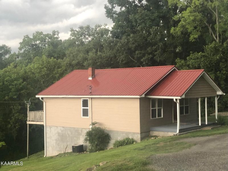 212 S High Knob Rd, Lafollette, TN 37766