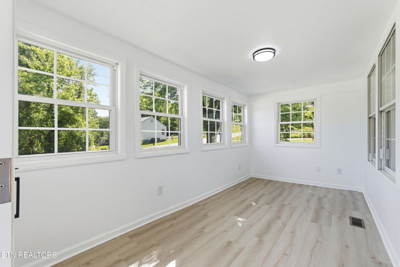 212 Sunset Dr, Harriman, TN 37748