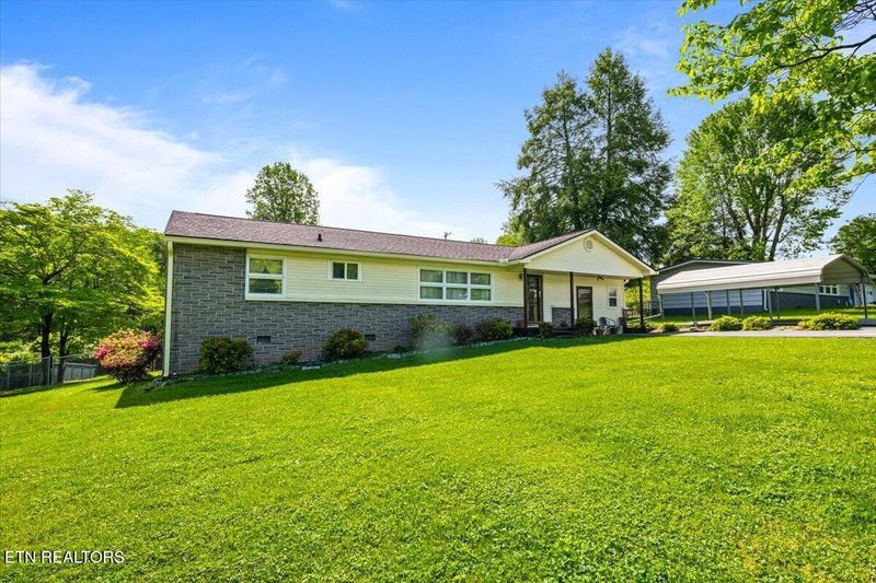 212 Sunset Dr, Lafollette, TN 37766