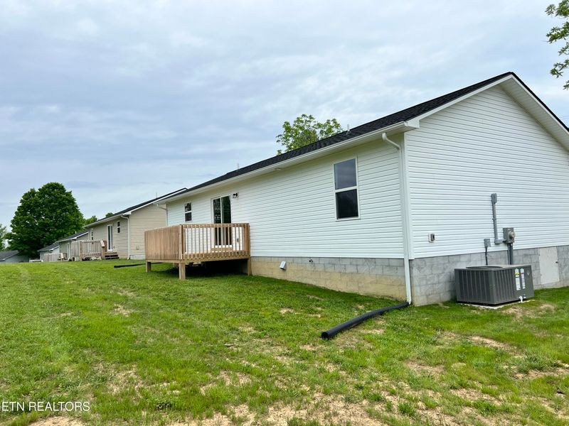 212 Thompson Ln, Crossville, TN 38555
