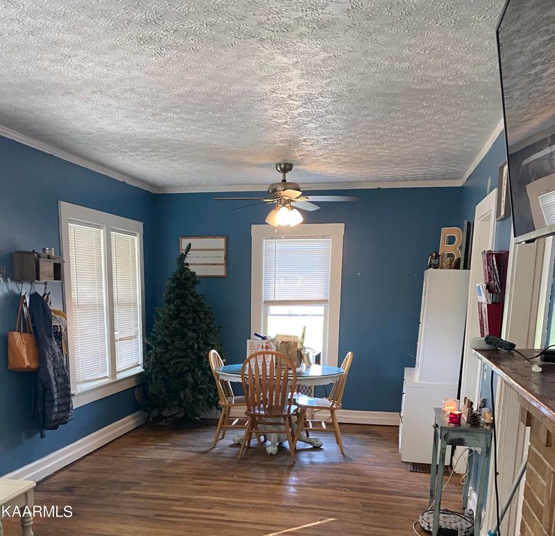 212 W Spring St, Oliver Springs, TN 37840