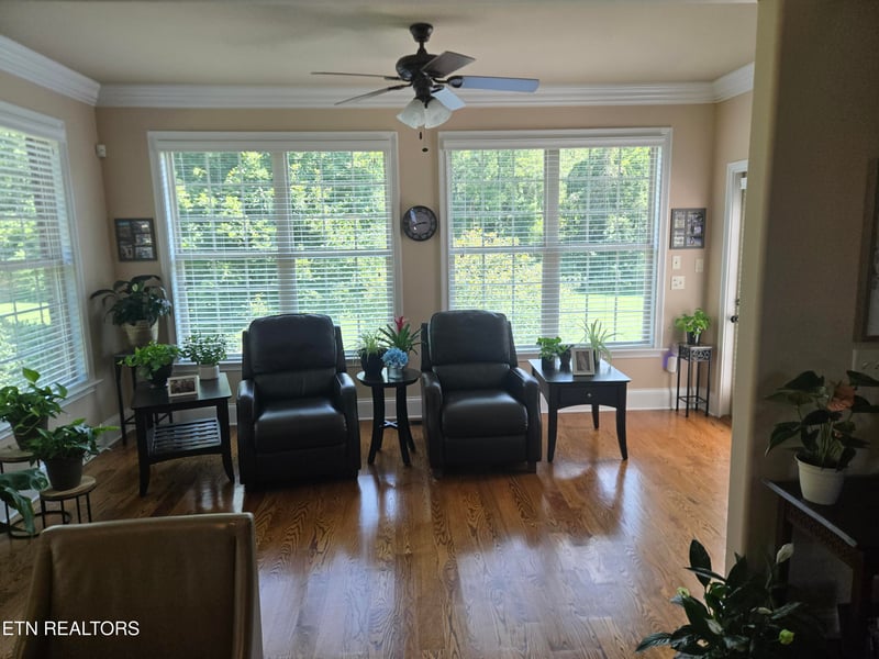 2120 Britts Dr, Lenoir City, TN 37772