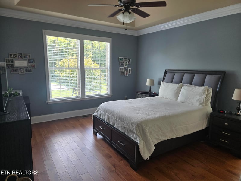 2120 Britts Dr, Lenoir City, TN 37772