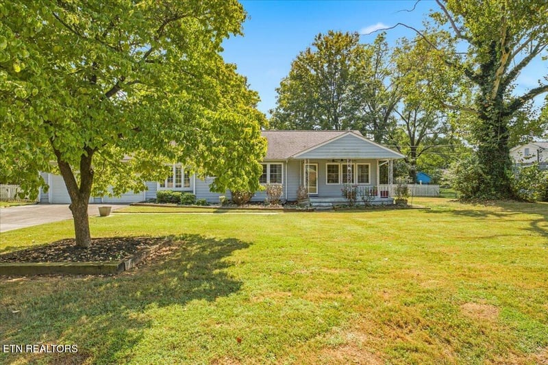 2120 Sandra Dr, Knoxville, TN 37918