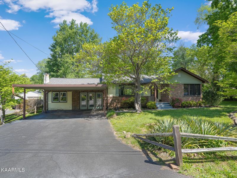 2121 Sandra Dr, Knoxville, TN 37918