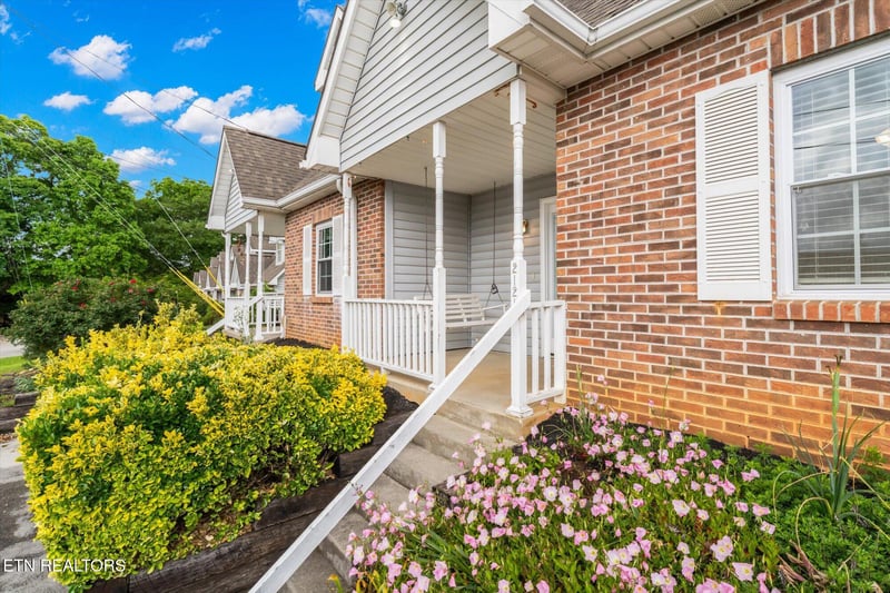 2121 Silverbrook Dr, Knoxville, TN 37923