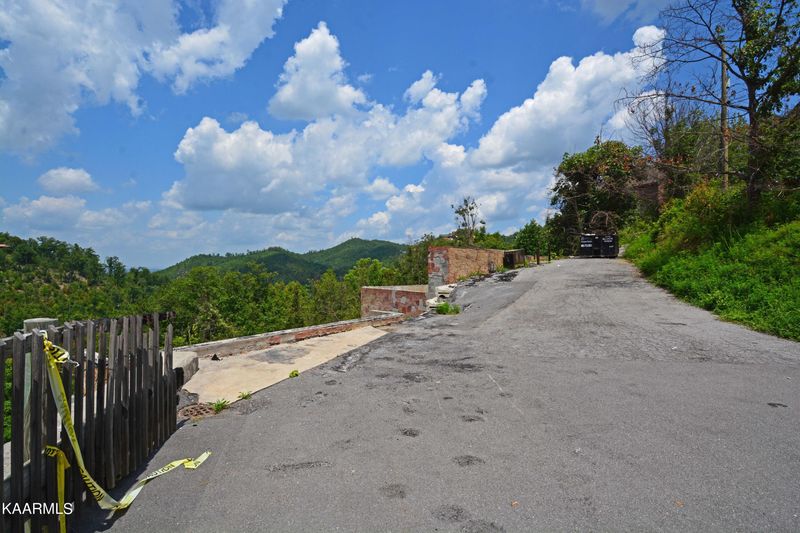 2121 Windy Ln, Sevierville, TN 37876