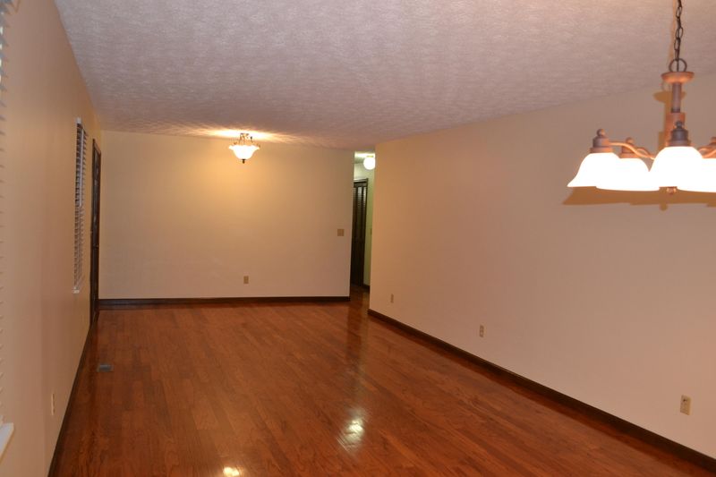 2122 Mark Ln, Maryville, TN 37803