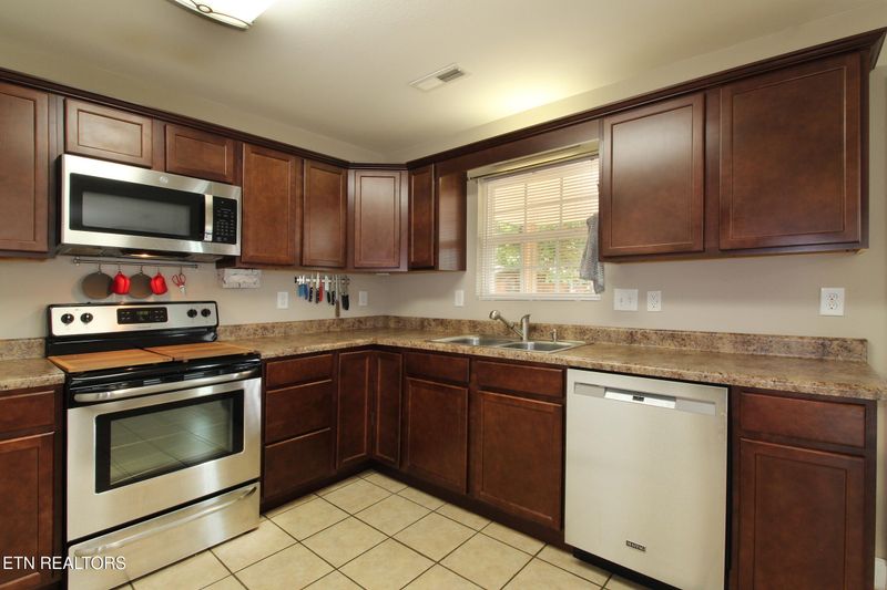 2122 Murphys Chapel Dr, Sevierville, TN 37876