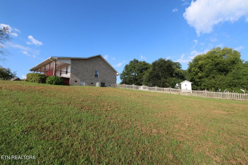 2123 Aaron Ct, Sevierville, TN 37876