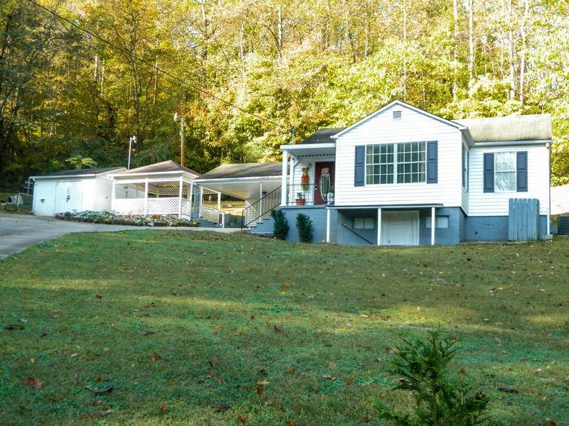 2123 Swan Pond Rd, Harriman, TN 37748